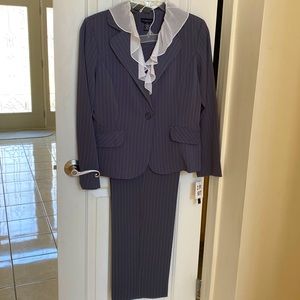 Gray and white pants suit
